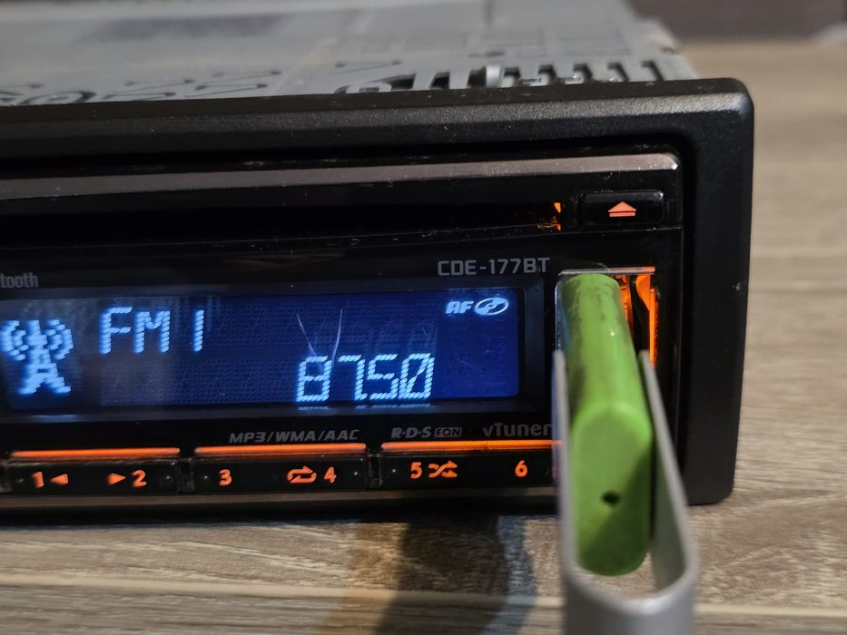 Продавам Alpine cde-177bt