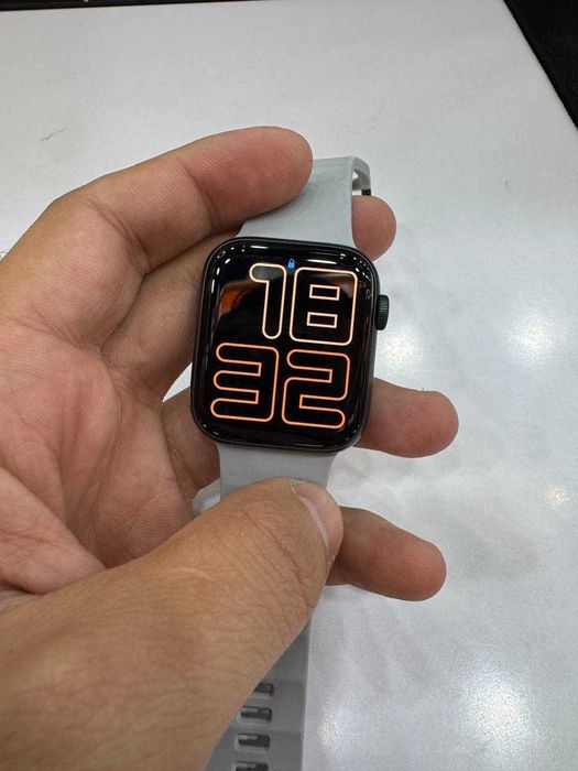 Apple Watch SE - 44mm