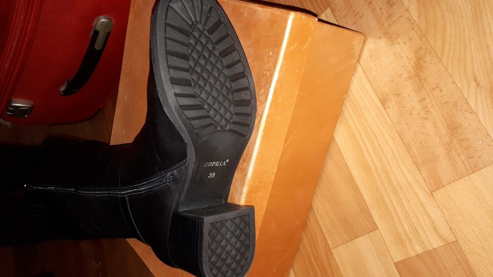 Женские кожаные сапоги