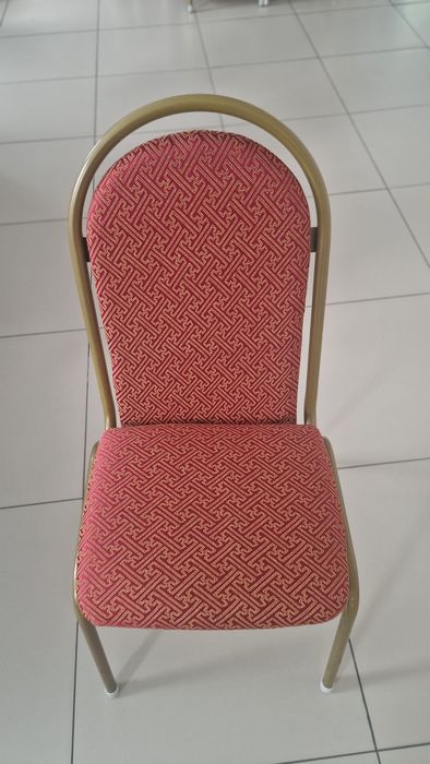 Стулья в количестве 70 штук