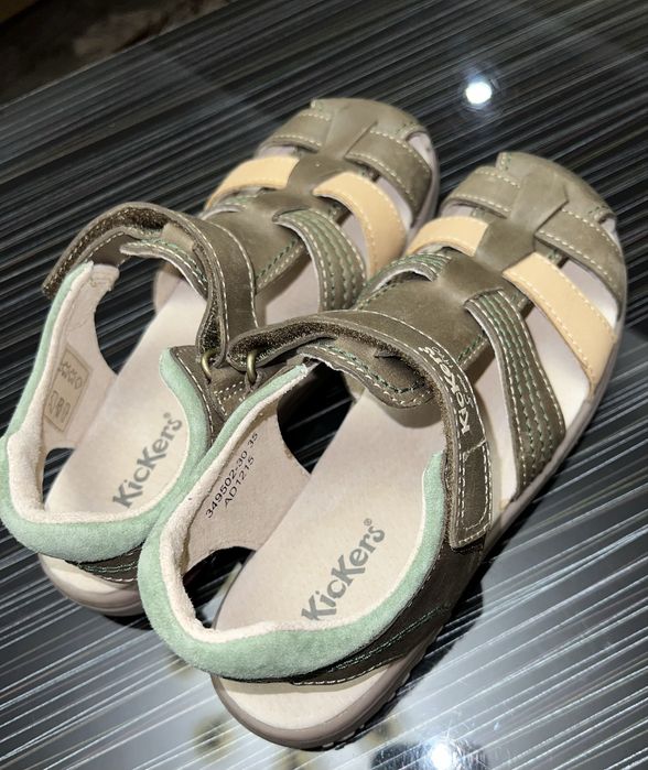 Сандали  кожные для мальчиков  Kickers( Франция)35