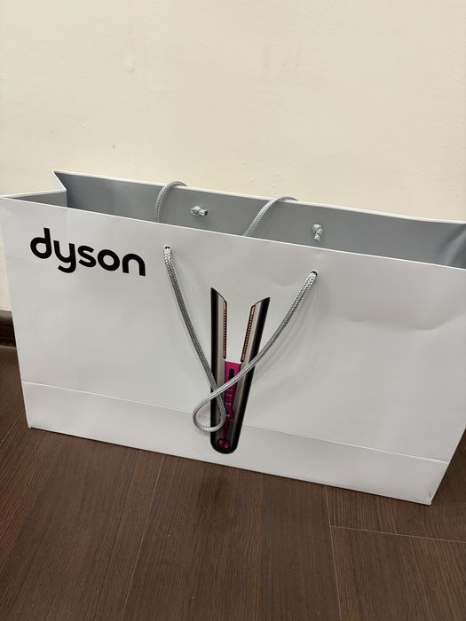 Dyson Airstrait