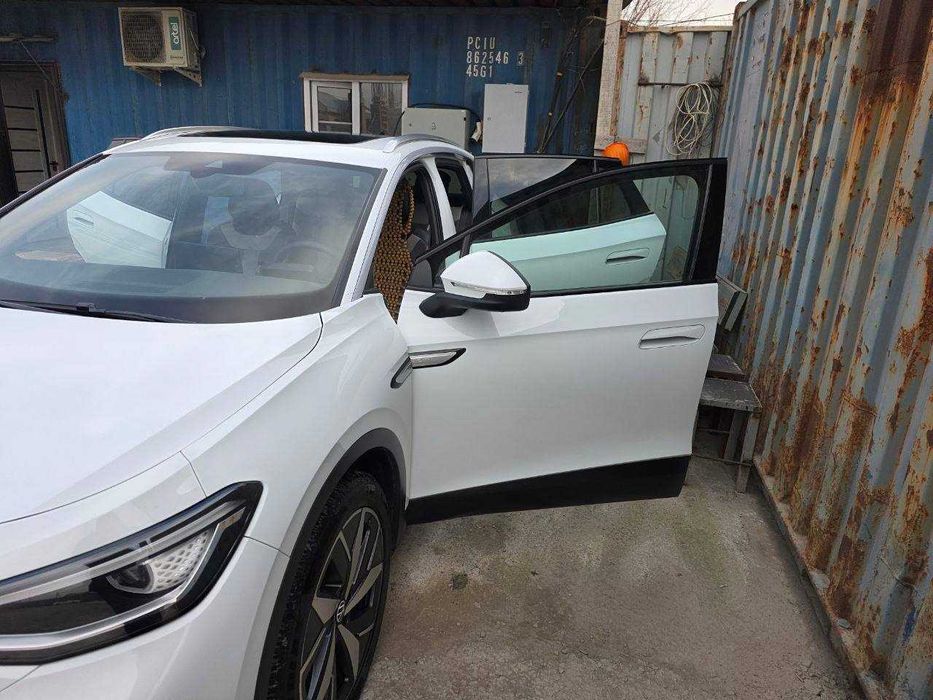 Volkswagen ID4 Crozz белого цвета в отличном состоянии прошивка 3001