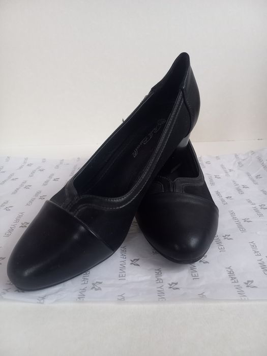 Обувки на нисък ток