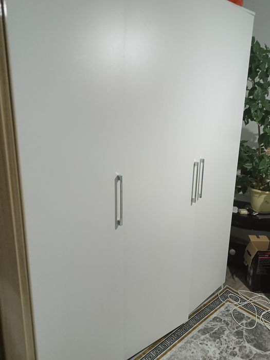 Спальный гарнитур продам