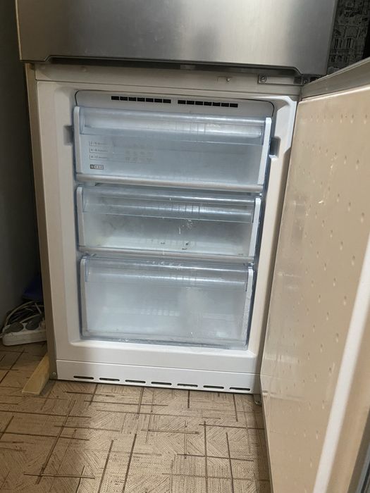 СРОЧНО! Продам холодильник Bosch, рабочий