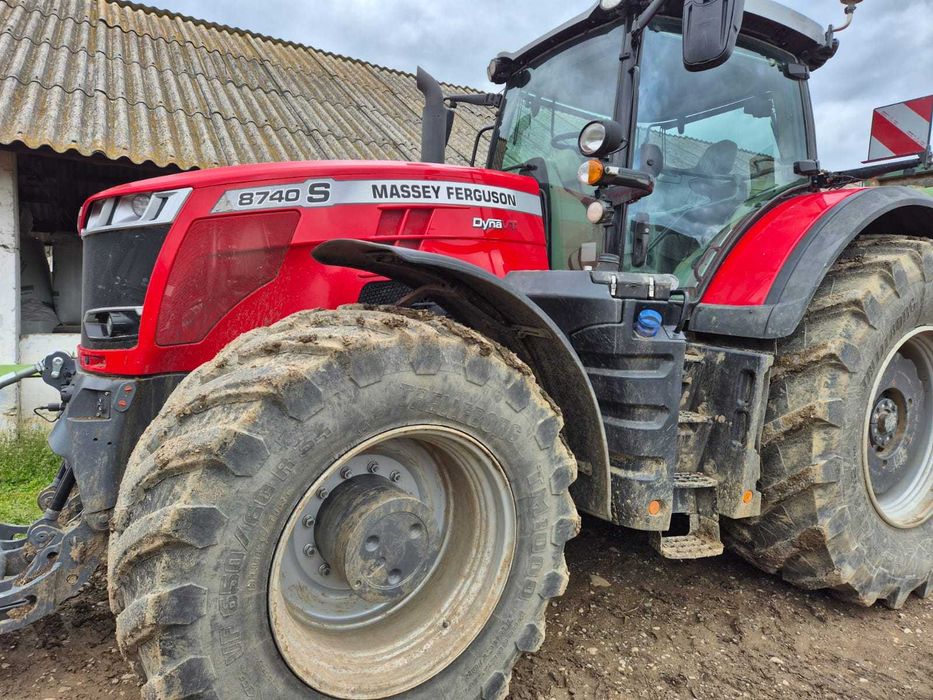 tractor Massey Ferguson 8740S
