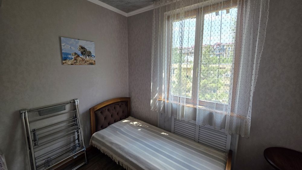 Сдаю свою 2хкомнатную(переделана в 3х) квартиру на Ц5, рядом с институ