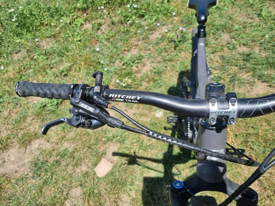 Vand bicicleta  full suspension .
[24.08, 21:50] Estera