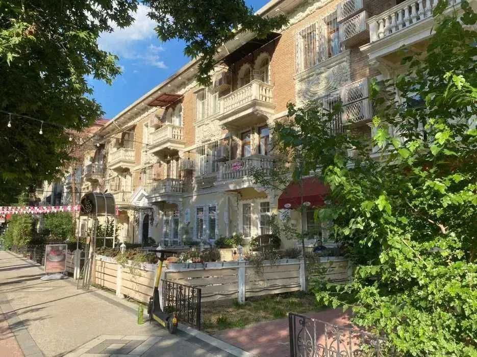 Под ОФИС 3/1/3  в Генеральских Статусных домах,М.Ойбек ,Шота Руставели