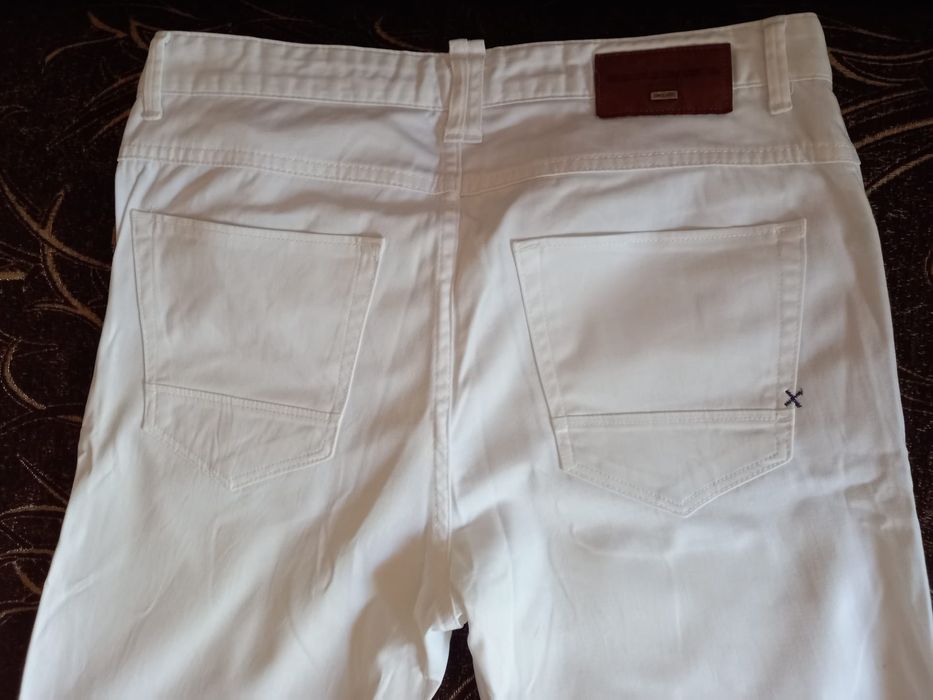 Pantaloni Zara barbati culoare alba de vara eleganti 80% bumbac