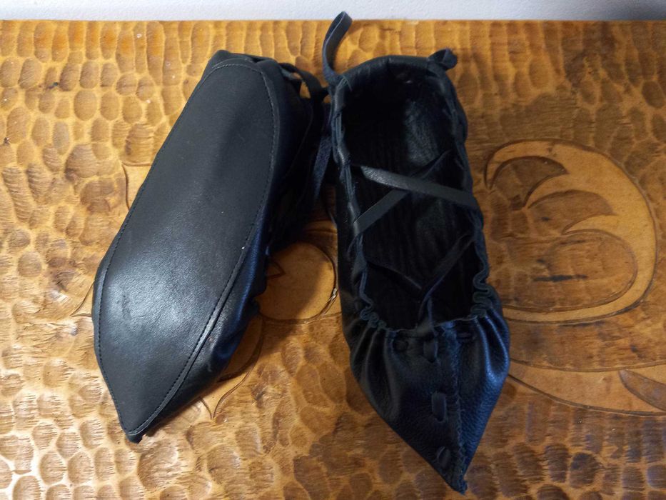 Opinci  din piele traditionale romanesti pentru copii.