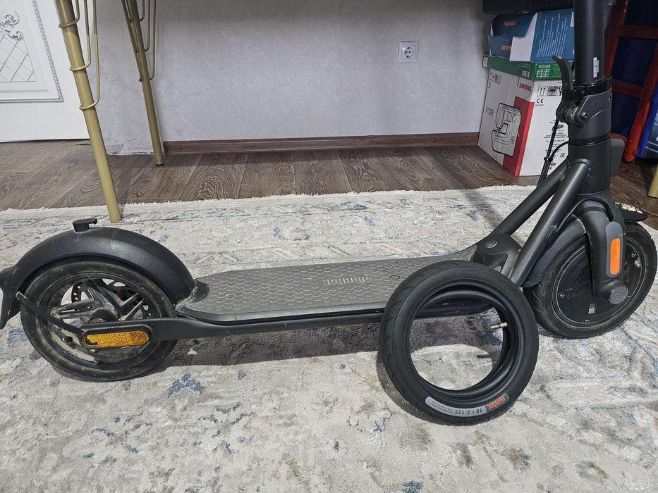 Продается электро самокат найнбот ф20А