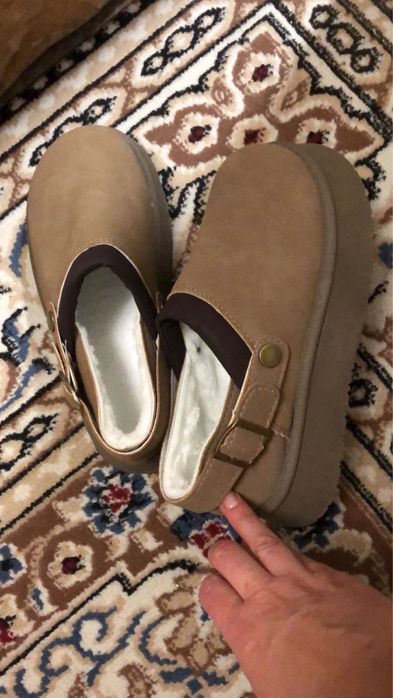 Угги новые продам срочно