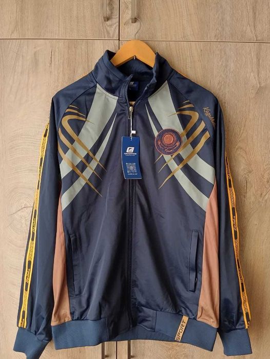 Мужской спортивный костюм