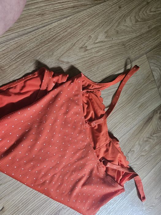 Costum de baie dintr-o singura piesa