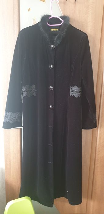 Продам пальто из велюра в национальном стиле