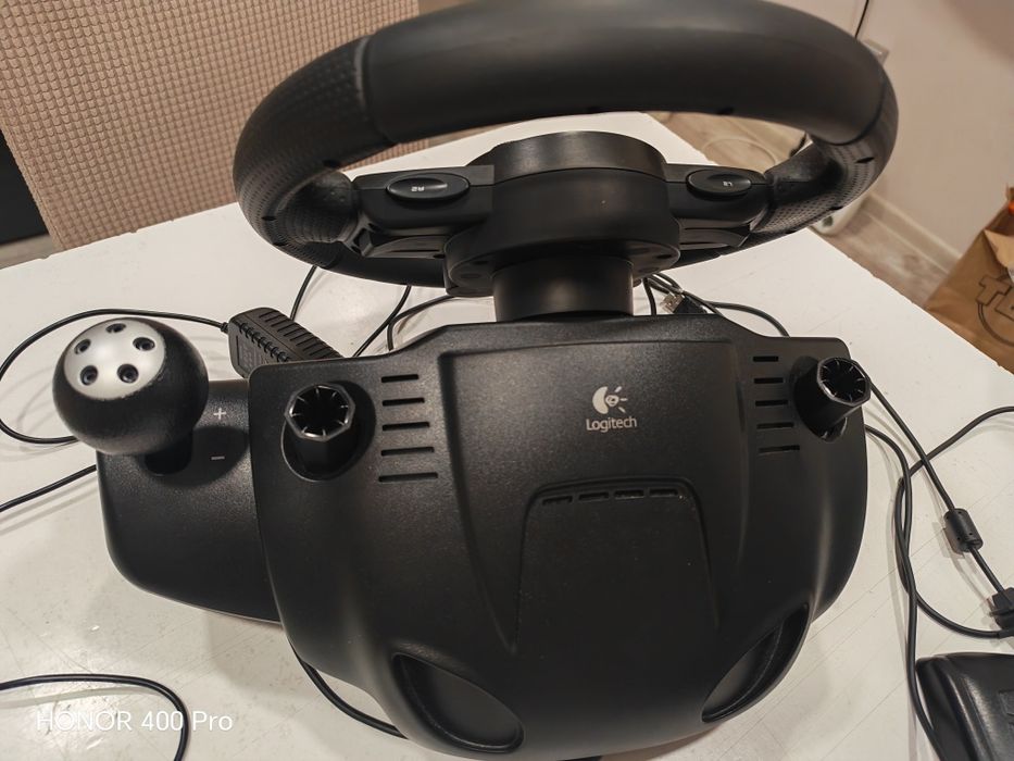 Продавам волан Logitech Driving Force GT