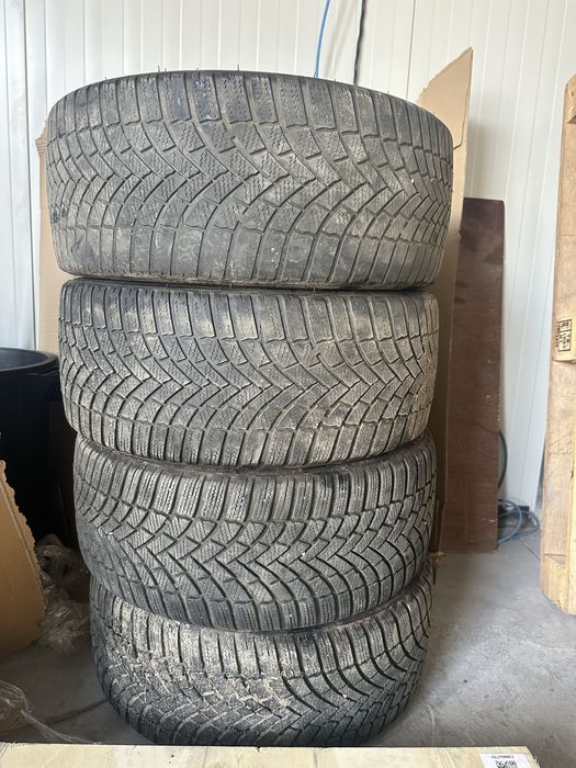 Продавам зимни  гуми 18ки Bridgestone 225/40/18
