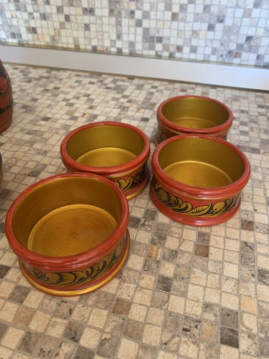 Хохлома от Русия. Има малки дефекти