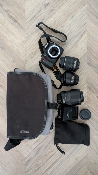 Nikon D3100 + 3 obiective (18–55, 55–200, 35mm f/1.8)+trepied+geanta