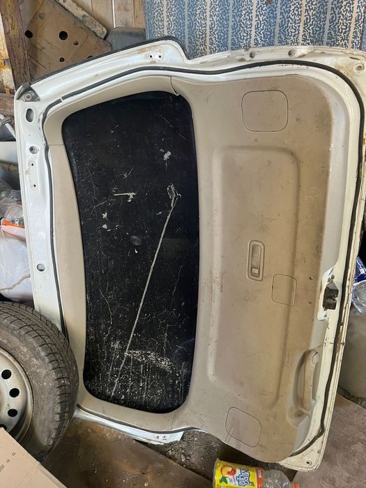 Дверь багажника Ipsum