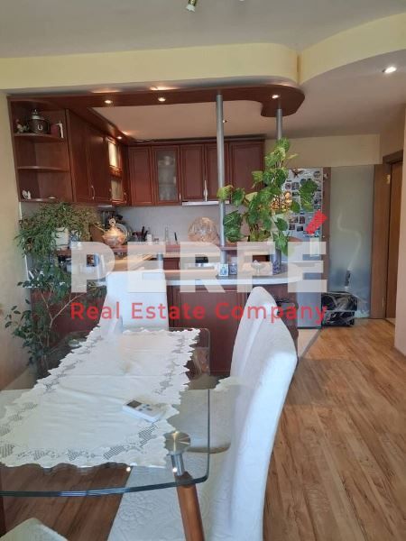 Продава се Тристаен апартамент в Бургас, Изгрев - 63 кв.м за 2302 €/кв.м - Снимка #1