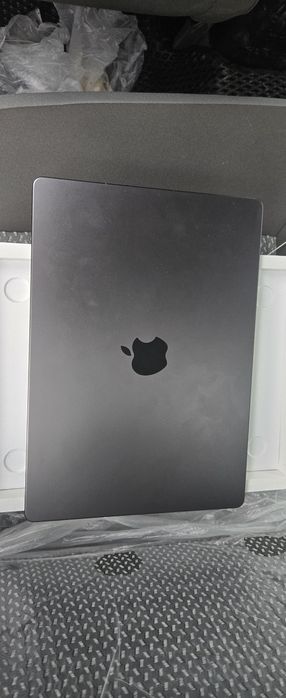 Macbook pro 14 inch. M3 pro. 18/512