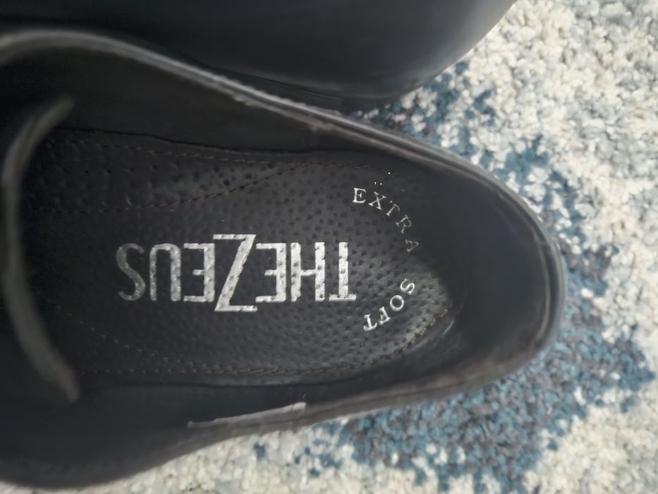 Pantofi bărbați din piele naturală, negri – purtați o singură dată
Ce