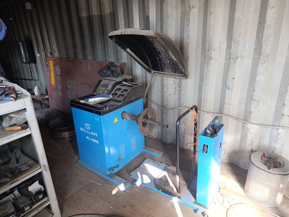 Продаём оборудование компрессор,  шиномонтажка