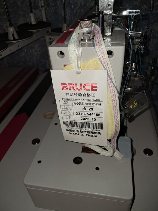 Швейная машина  совершенно новая не разу не использовала .