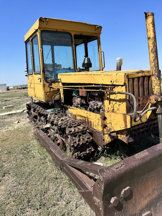 Гусеничный тракторДТ-75