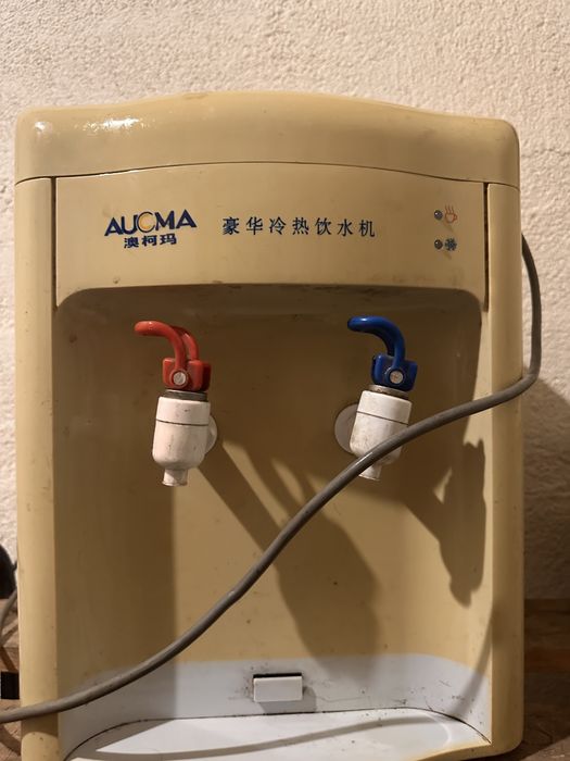 Продам диспенсер для воды