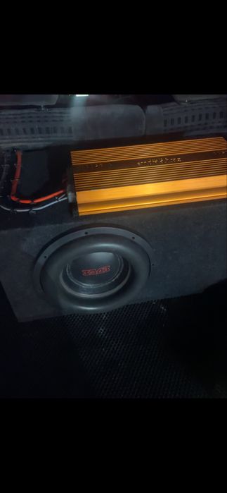 Продам сабвуфер и магнитолу качает нормально