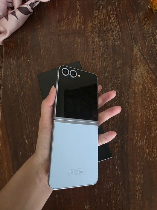 Samsung galaxy flip 6