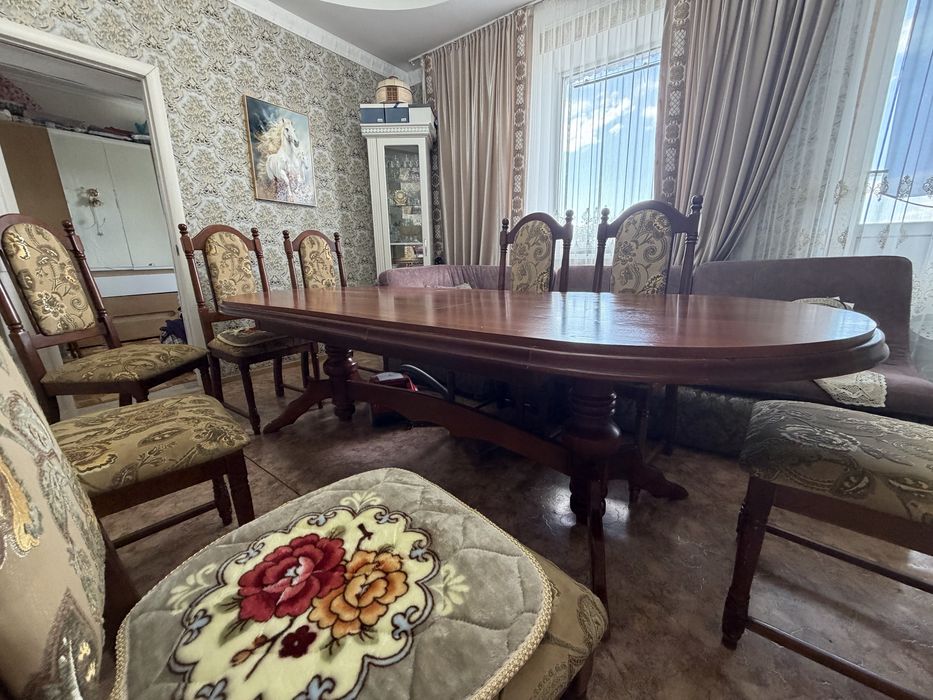 Продам стол и стулья в отличном состоянии