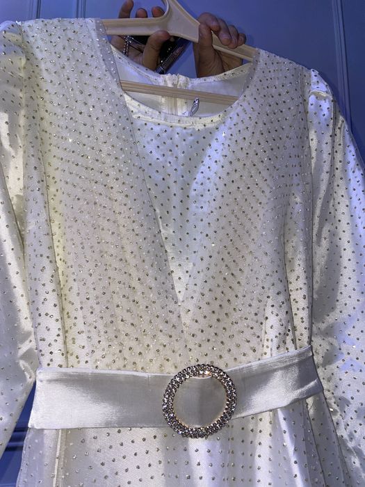 Vecherniy koʻylak sotiladi