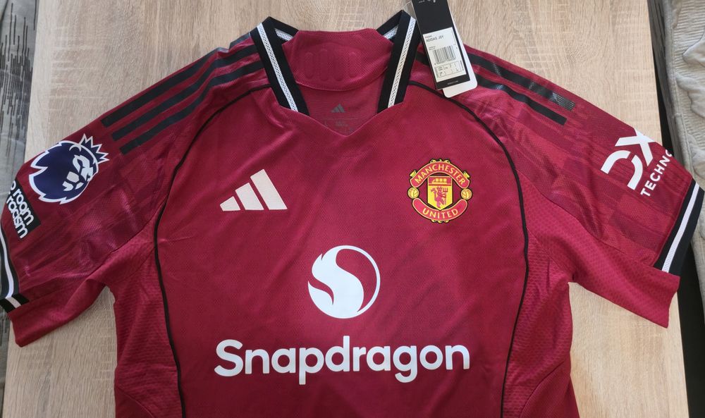 Домакинска тениска на Манчестър Юнайтед
