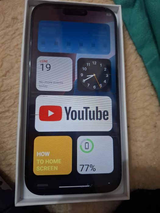 Vând iphone are niște liniuțe pe ecran dar merge ecranu detali în priv