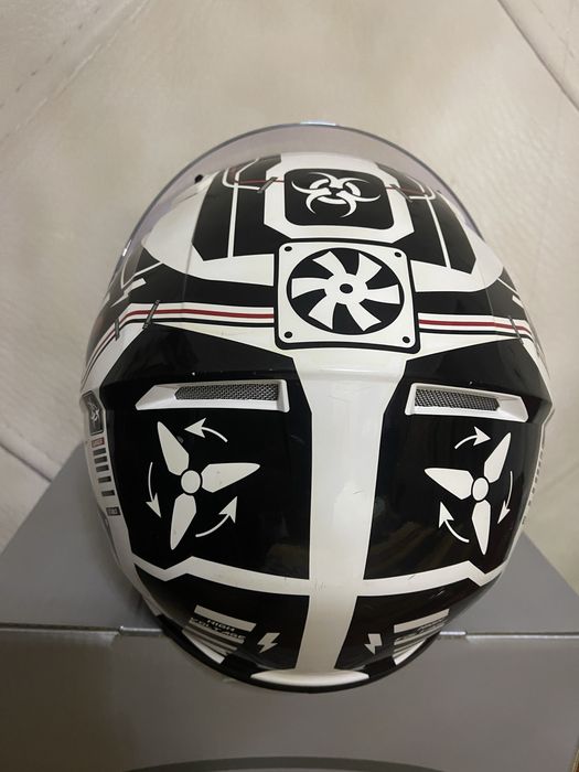 Продам мотоциклетный шлем HJC