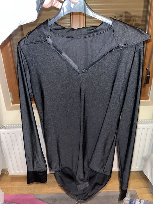 Vând costum de dans pantaloni+ body-uri purtate doar un sezon