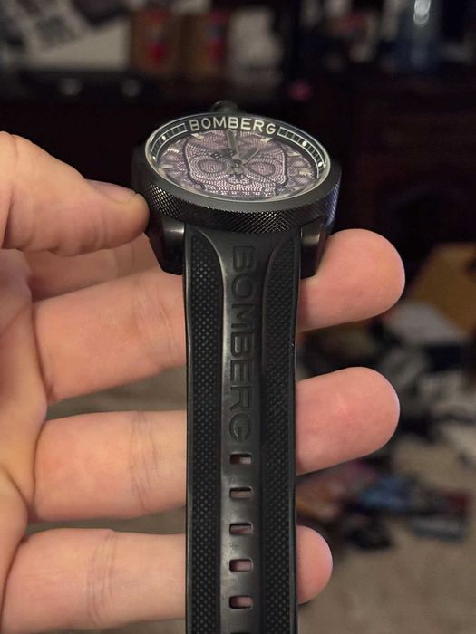 Часовник BOMBERG BOLT-68 Skull Pearl BS45GMTPBA Quartz Men's Watch