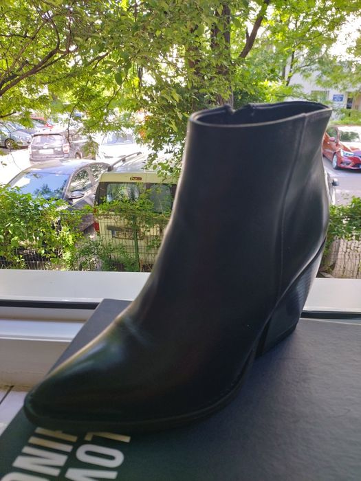 Botine piele marca Carinii