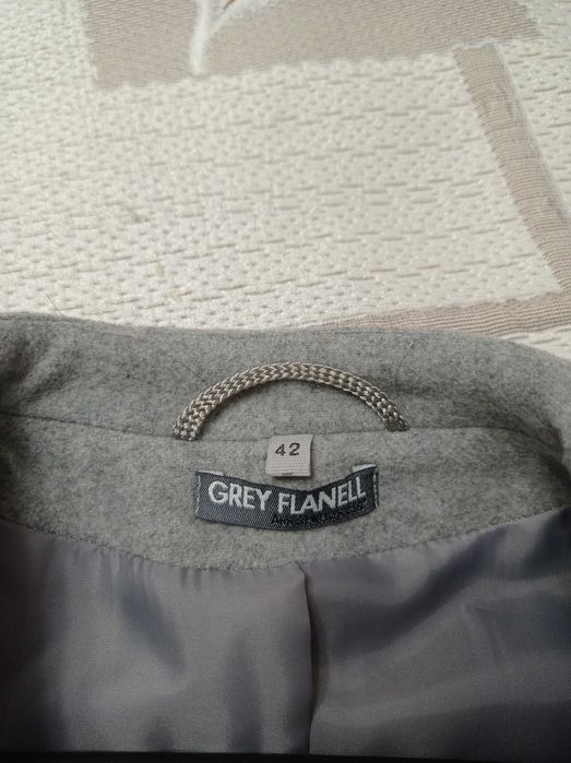 Сиво палто Grey Flanell