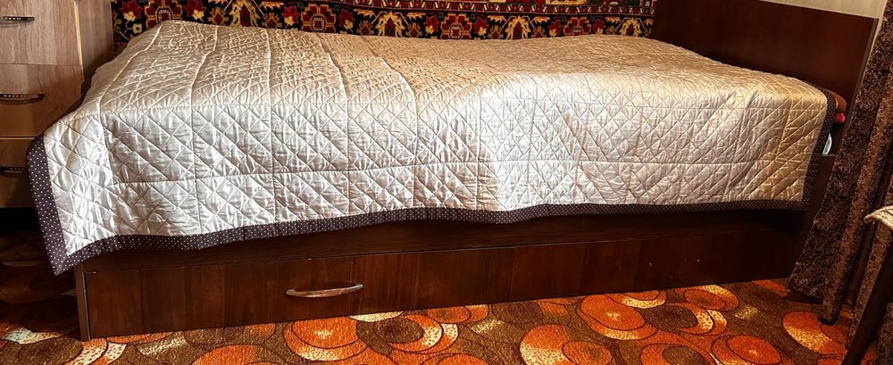 Продам ковры и мебель