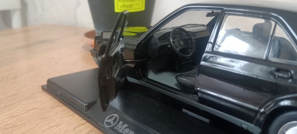 Коллекционная модель Мерседес 1:24