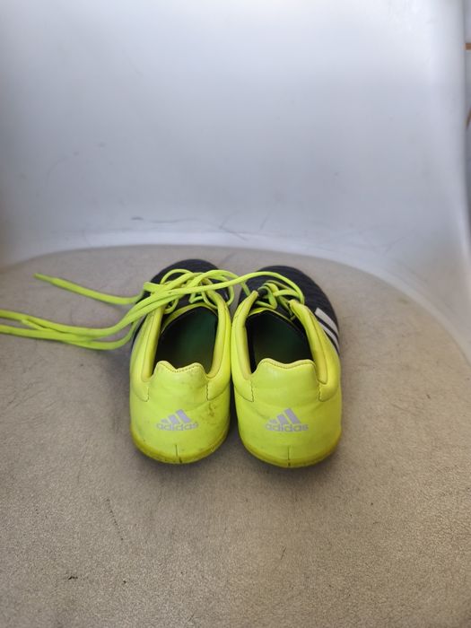 Vând ghete de fotbal  Nr  30, 31 și 33 aproape noi 100 lei perechea