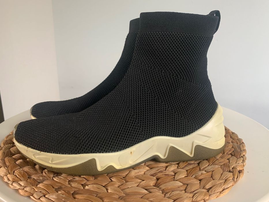 Дамски черни кецове Bershka 38- дишащи, тип чорап