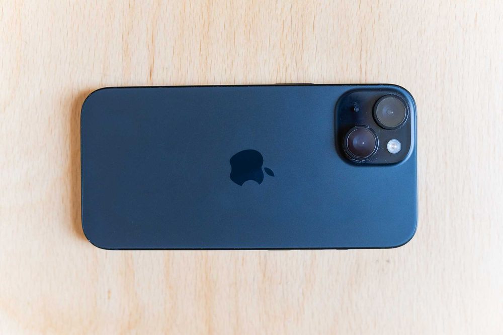 iPhone 15 128GB Black Neverlocked. Carcasa + folie de protectie Alien Surface