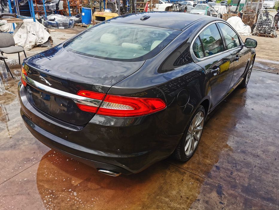 Dezmembrez jaguar xf facelift 2.2 D/bara fata jaguar/far jaguar/capota